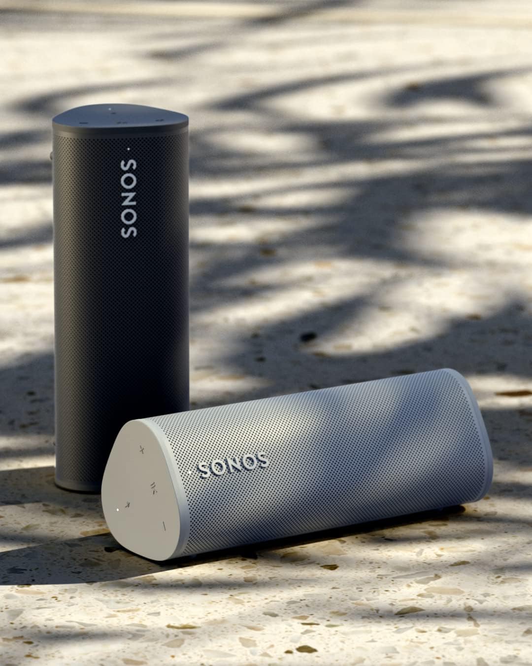 Sonos Roam + kabelloses Ladegerät, schwarz – Wasserdichter WLAN & Bluetooth Lautsprecher mit Alexa Sprachsteuerung, Google Assistant und AirPlay 2