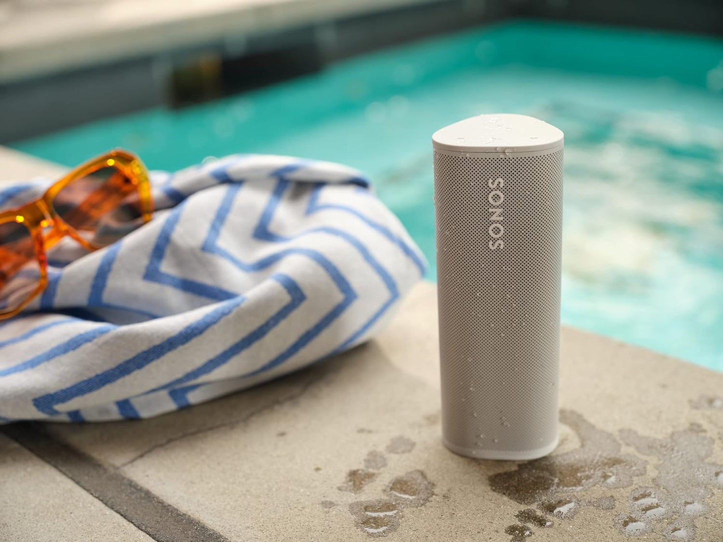 Sonos Roam + kabelloses Ladegerät, schwarz – Wasserdichter WLAN & Bluetooth Lautsprecher mit Alexa Sprachsteuerung, Google Assistant und AirPlay 2