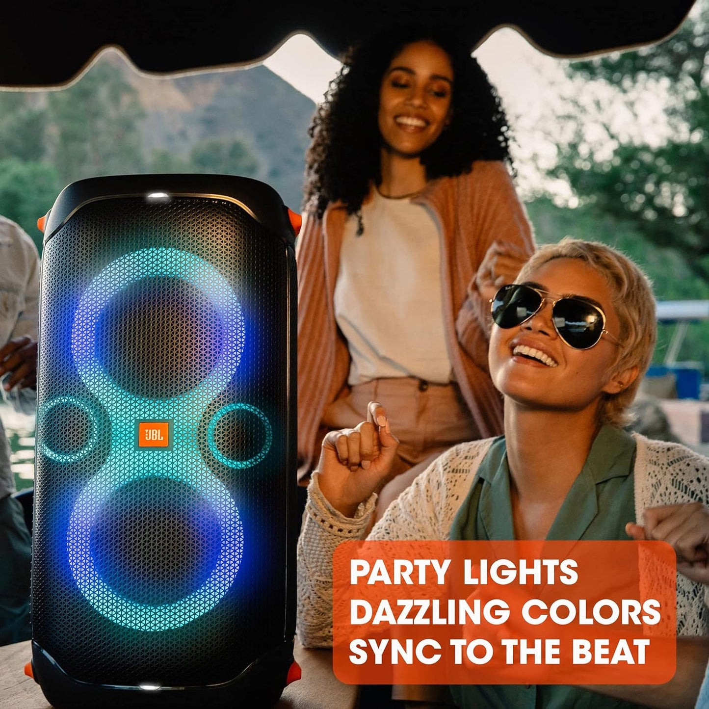 JBL PartyBox 110 in Schwarz – Trag- und rollbarer Bluetooth Party-Lautsprecher mit Lichteffekten – Spritzwassergeschützte, mobile Musikbox mit Akku