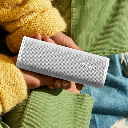 Sonos Roam + kabelloses Ladegerät, schwarz – Wasserdichter WLAN & Bluetooth Lautsprecher mit Alexa Sprachsteuerung, Google Assistant und AirPlay 2